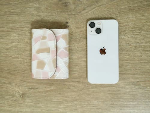 iPhone13miniとミニ財布のサイズ比較