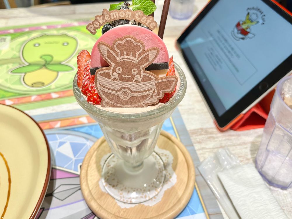 Pokémon Cafeのベリーチョコレートパフェ